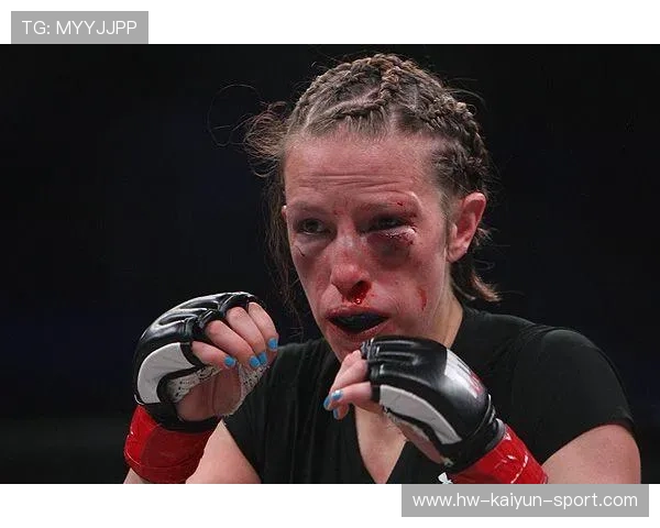 UFC 女拳手打断对手鼻梁画面骇人